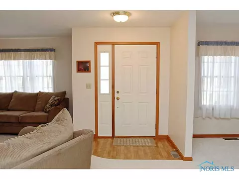 307 E Main St, Oak Harbor, OH 43449 photo 6