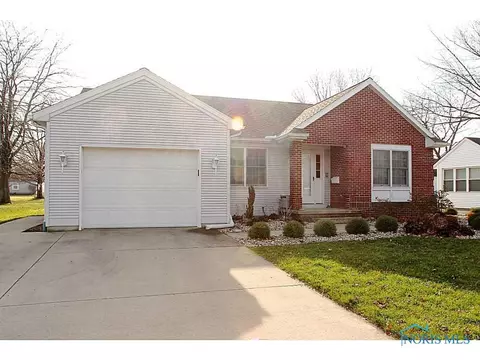307 E Main St, Oak Harbor, OH 43449 photo 2