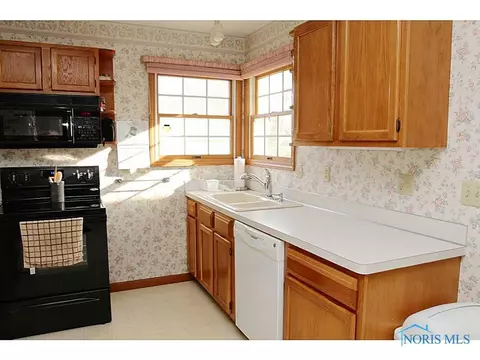 307 E Main St, Oak Harbor, OH 43449 photo 12