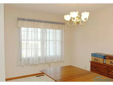 307 E Main St, Oak Harbor, OH 43449 photo 7