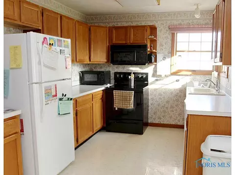 307 E Main St, Oak Harbor, OH 43449 photo 13