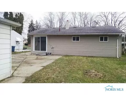 827 Ranch Dr, Toledo, OH 43607 photo 2