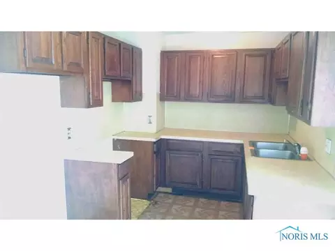 827 Ranch Dr, Toledo, OH 43607 photo 5