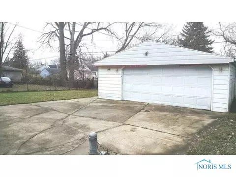 827 Ranch Dr, Toledo, OH 43607 photo 3