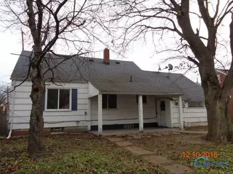 915 Independence Rd, Toledo, OH 43607 photo 2