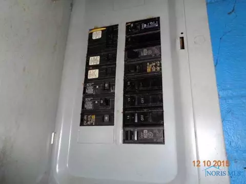 915 Independence Rd, Toledo, OH 43607 photo 9
