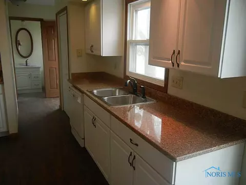 219 Illinois Dr, Bryan, OH 43506 photo 9