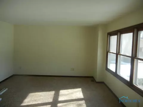 219 Illinois Dr, Bryan, OH 43506 photo 3