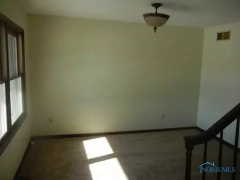 219 Illinois Dr, Bryan, OH 43506 photo 4