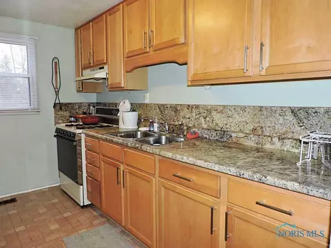 4228 Foxchapel Rd, Toledo, OH 43607 photo 3