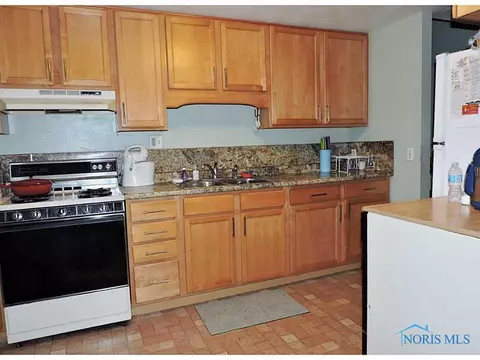 4228 Foxchapel Rd, Toledo, OH 43607 photo 4