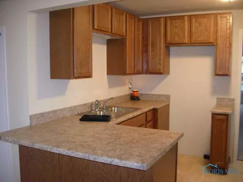 624 S Main St, Bryan, OH 43506 photo 2