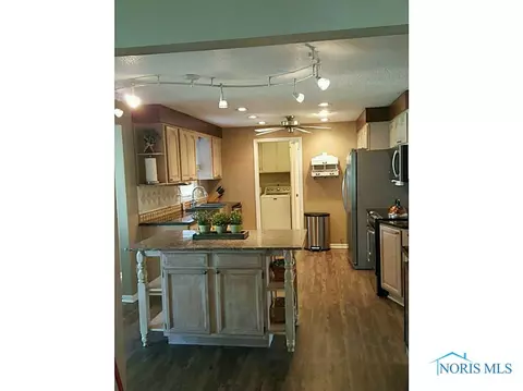 208 Illinois Dr, Bryan, OH 43506 photo 9