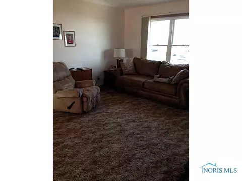 602 E South St, Bryan, OH 43506 photo 2