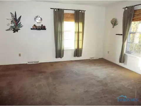 4552 Longfellow Rd, Sylvania, OH 43560 photo 3