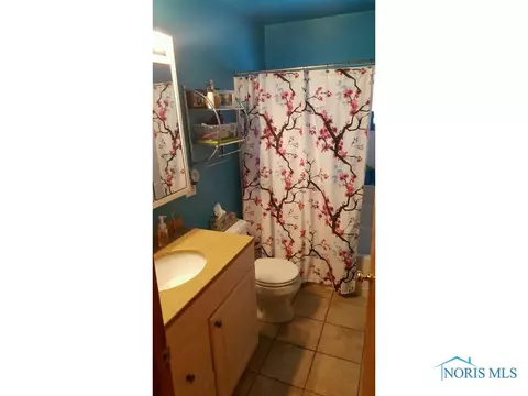 1028 Scribner St, Maumee, OH 43537 photo 2