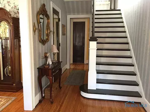 122 N Maple St, Bowling Green, OH 43402 photo 3