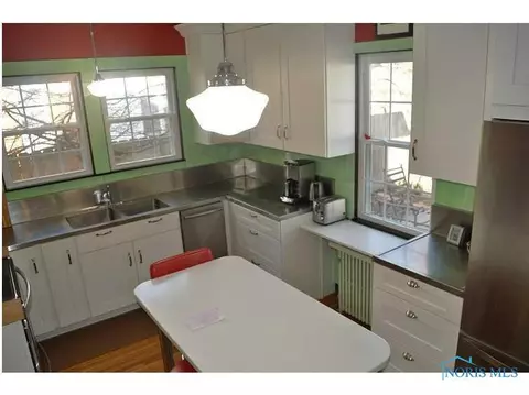 122 N Maple St, Bowling Green, OH 43402 photo 7