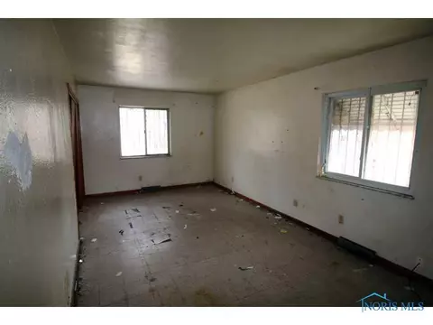 1550 Campbell St, Toledo, OH 43607 photo 2