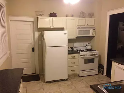 703 Perry St, Defiance, OH 43512 photo 2