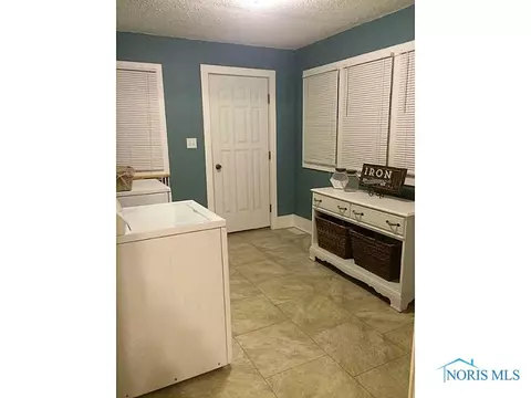 703 Perry St, Defiance, OH 43512 photo 3
