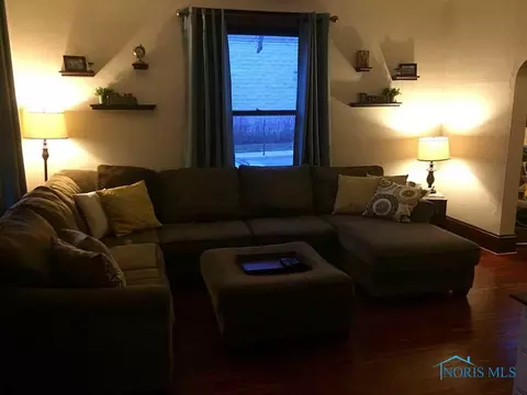 703 Perry St, Defiance, OH 43512 photo 1
