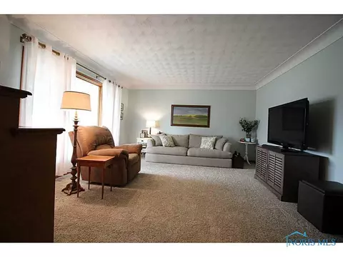 508 E Perry St, Walbridge, OH 43465 photo 3