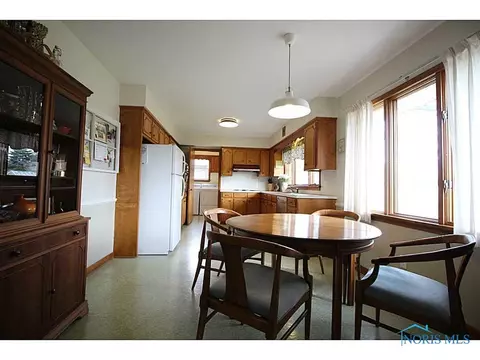 508 E Perry St, Walbridge, OH 43465 photo 6