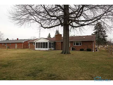 508 E Perry St, Walbridge, OH 43465 photo 13