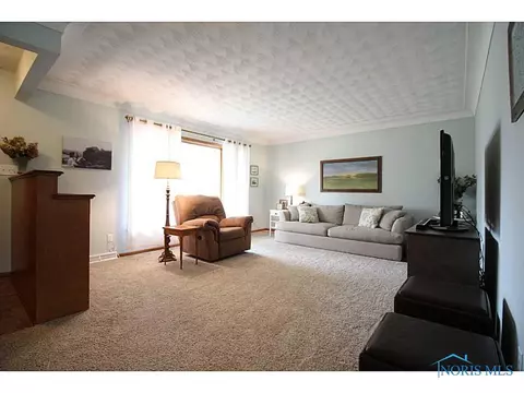 508 E Perry St, Walbridge, OH 43465 photo 4