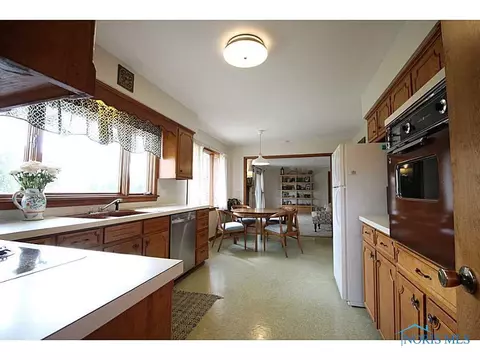 508 E Perry St, Walbridge, OH 43465 photo 5