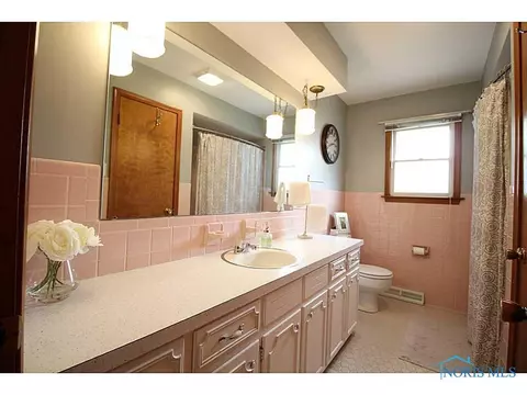 508 E Perry St, Walbridge, OH 43465 photo 12