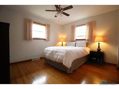 508 E Perry St, Walbridge, OH 43465 photo 9