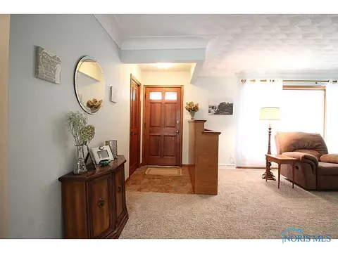 508 E Perry St, Walbridge, OH 43465 photo 2