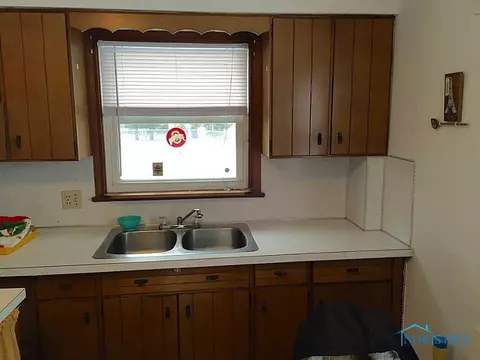 910 Clifton Blvd, Toledo, OH 43607 photo 4