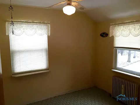 910 Clifton Blvd, Toledo, OH 43607 photo 8
