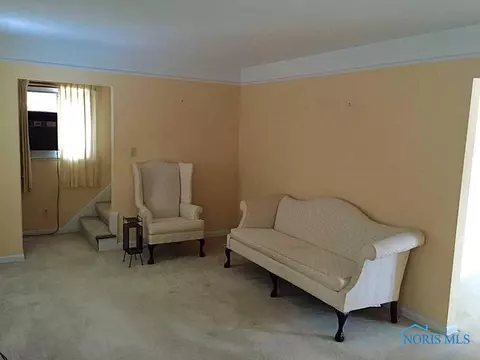 910 Clifton Blvd, Toledo, OH 43607 photo 2