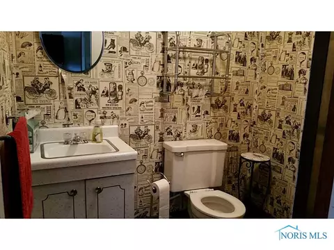 1724 E Benwick Rd, Toledo, OH 43613 photo 11