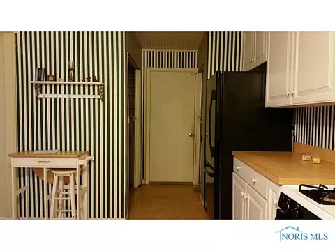 1724 E Benwick Rd, Toledo, OH 43613 photo 5
