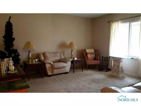 1724 E Benwick Rd, Toledo, OH 43613 photo 4