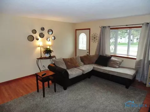 2017 Stengel St, Maumee, OH 43537 photo 2