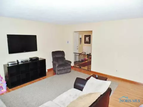 2017 Stengel St, Maumee, OH 43537 photo 6
