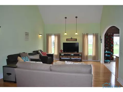 1185 Apache Dr, Wauseon, OH 43567 photo 3