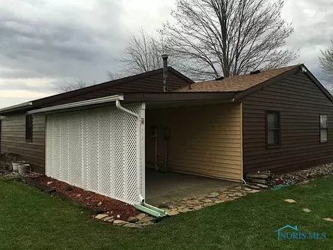 602 Olive Dr, Bryan, OH 43506 photo 2