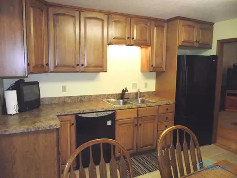 2733 Trimble Rd, Toledo, OH 43613 photo 8