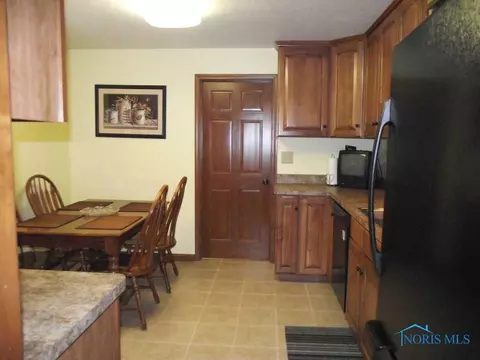 2733 Trimble Rd, Toledo, OH 43613 photo 7