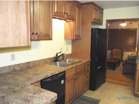 2733 Trimble Rd, Toledo, OH 43613 photo 6