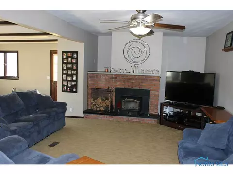 883 Maple Ln, Waterville, OH 43566 photo 2