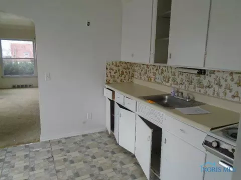 1950 Dorr, Toledo, OH 43607 photo 8