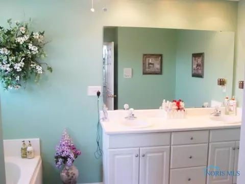 8719 Stone Post Rd, Sylvania, OH 43560 photo 9